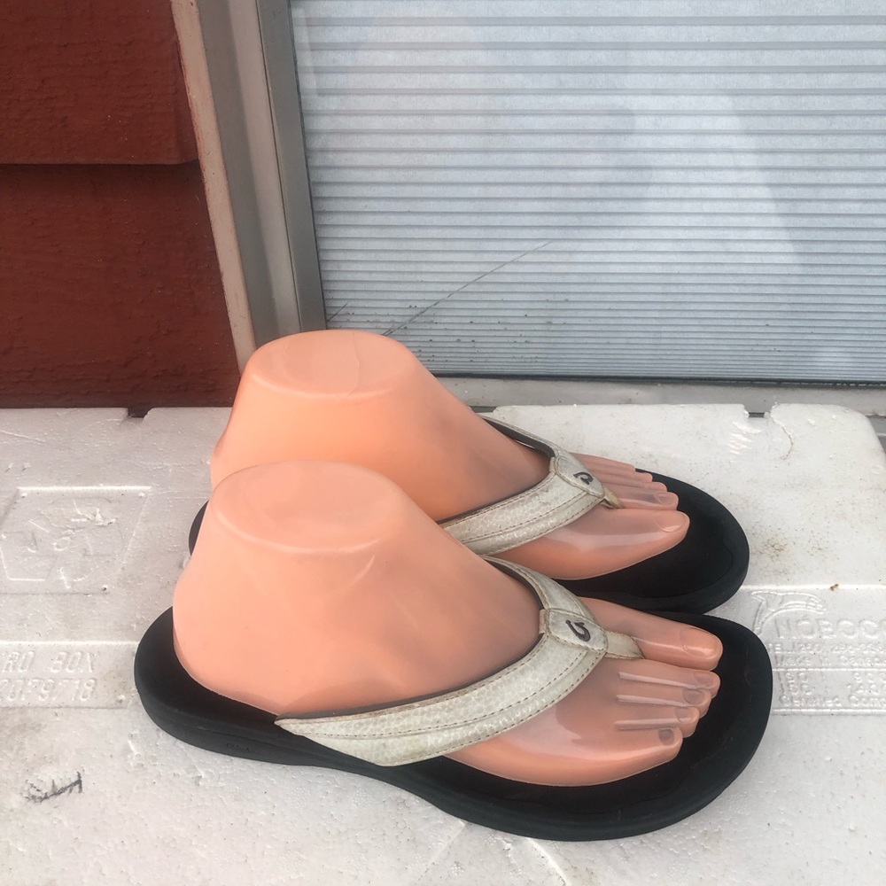 Olukai  Ohana Women’s White Flip Flop Thong Beach Sandals  size 9